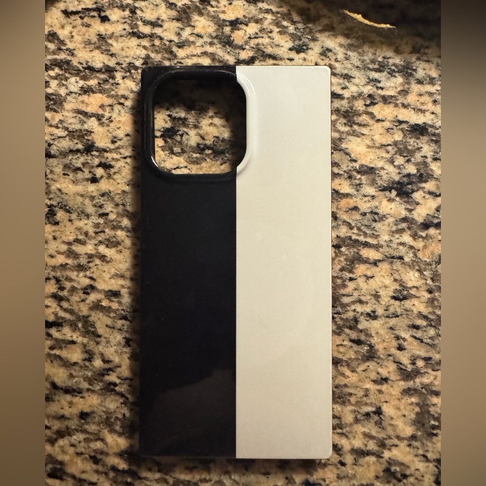 Black and White Flaunt Phone Case